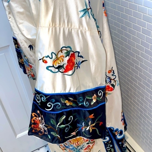 ESME white/black/multi Silk/Rayon Vintage opera coat.Handmade. Size Large. - Picture 14 of 14